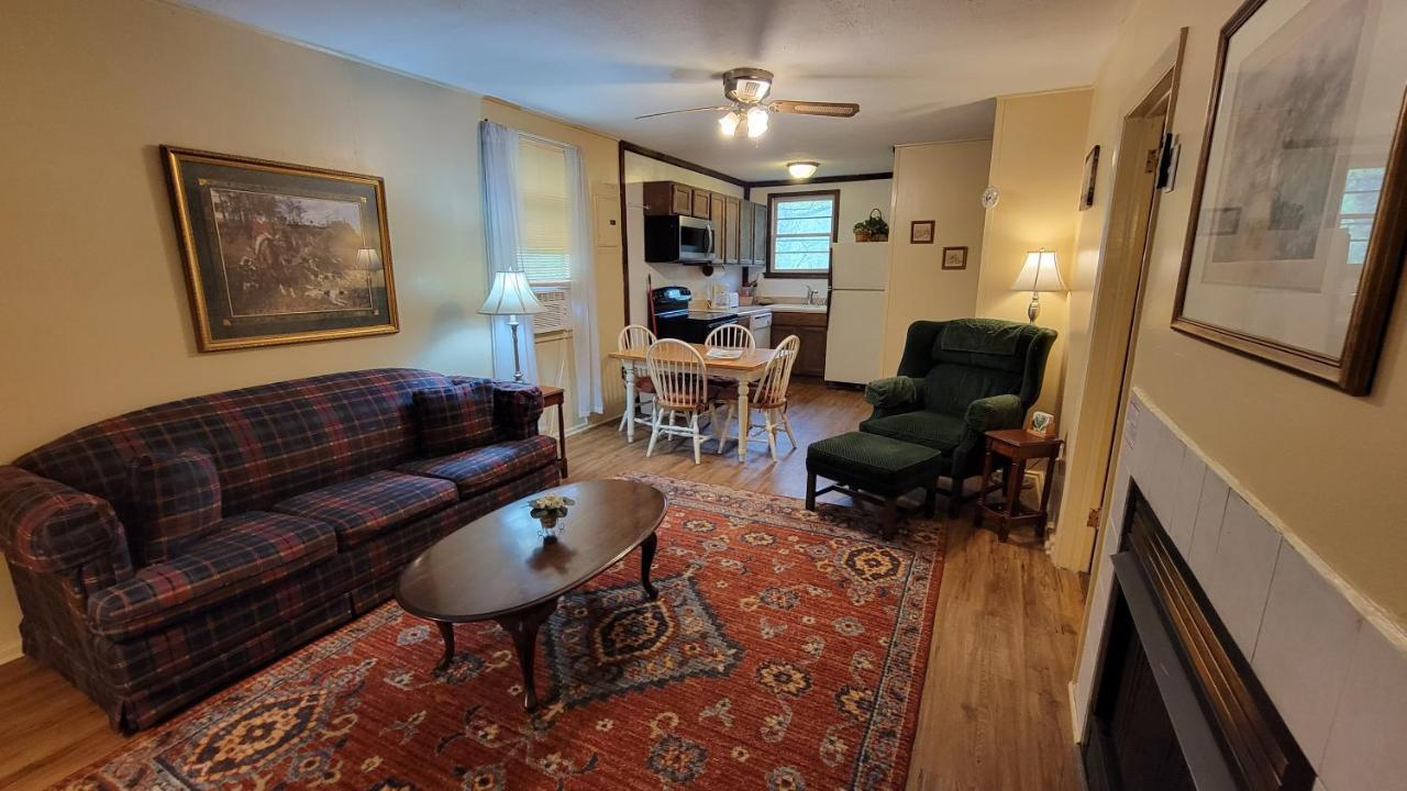Arrowmont Stables & Cabins Cullowhee Екстер'єр фото