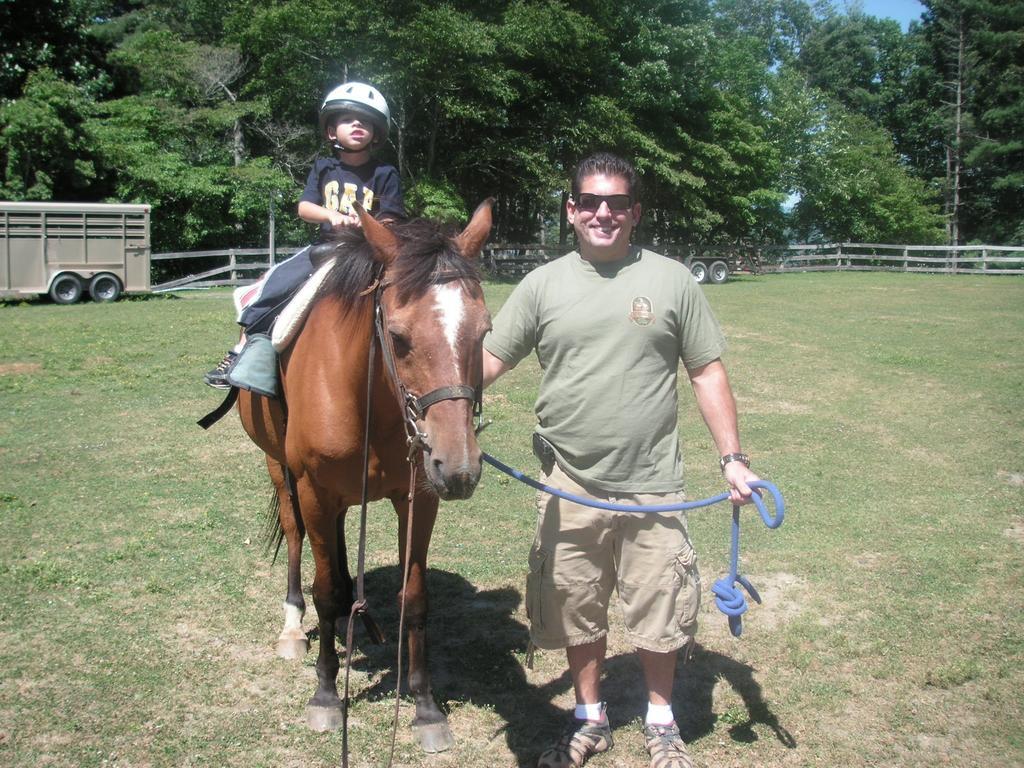 Arrowmont Stables & Cabins Cullowhee Екстер'єр фото