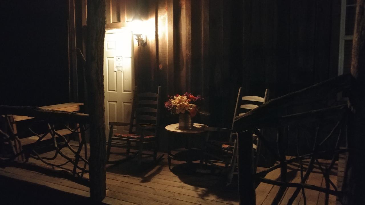Arrowmont Stables & Cabins Cullowhee Екстер'єр фото